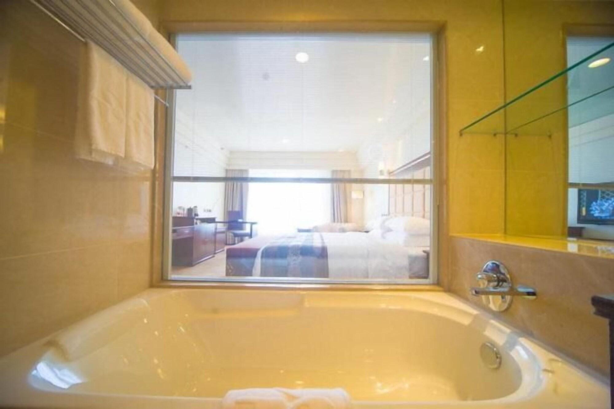 Ramada Chengdu North Hotell Eksteriør bilde